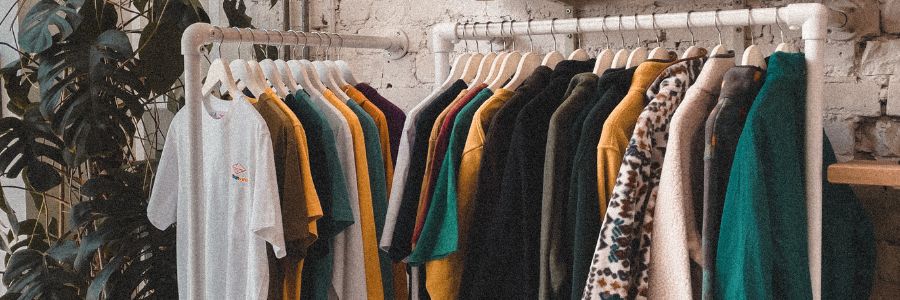 الملابس والموضة